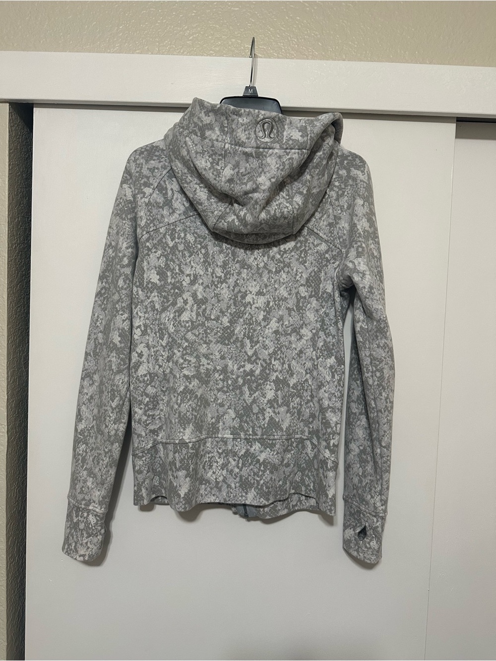 lululemon athletica Light Gray Patterned Hooded Bomber Jacket - Picture 2 of 4